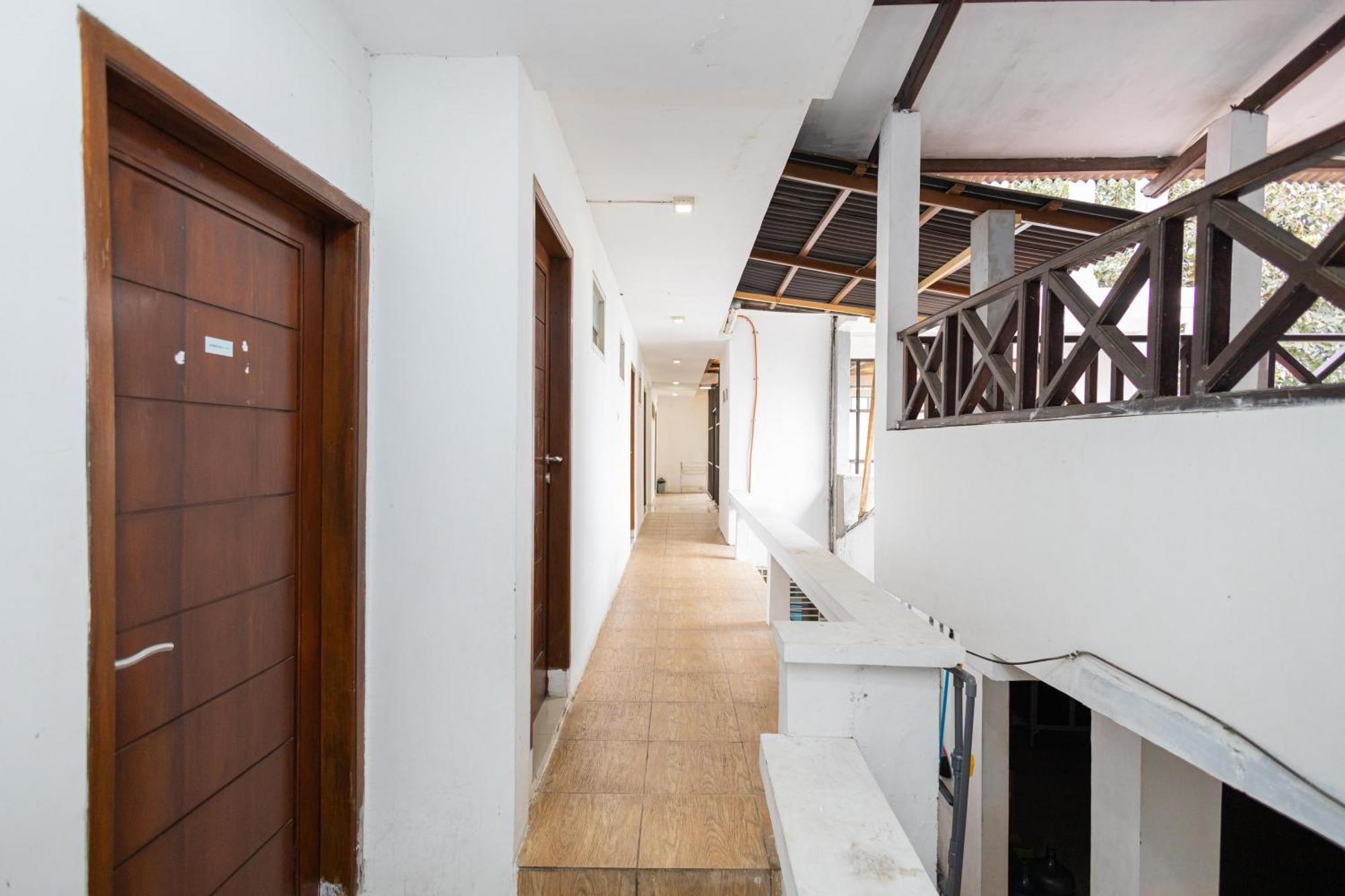 Wisma Djokorio Syariah Malang Exterior foto