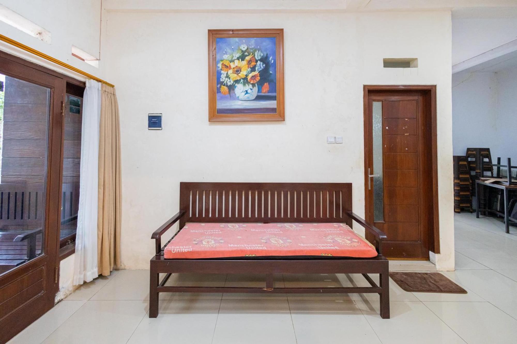 Wisma Djokorio Syariah Malang Exterior foto