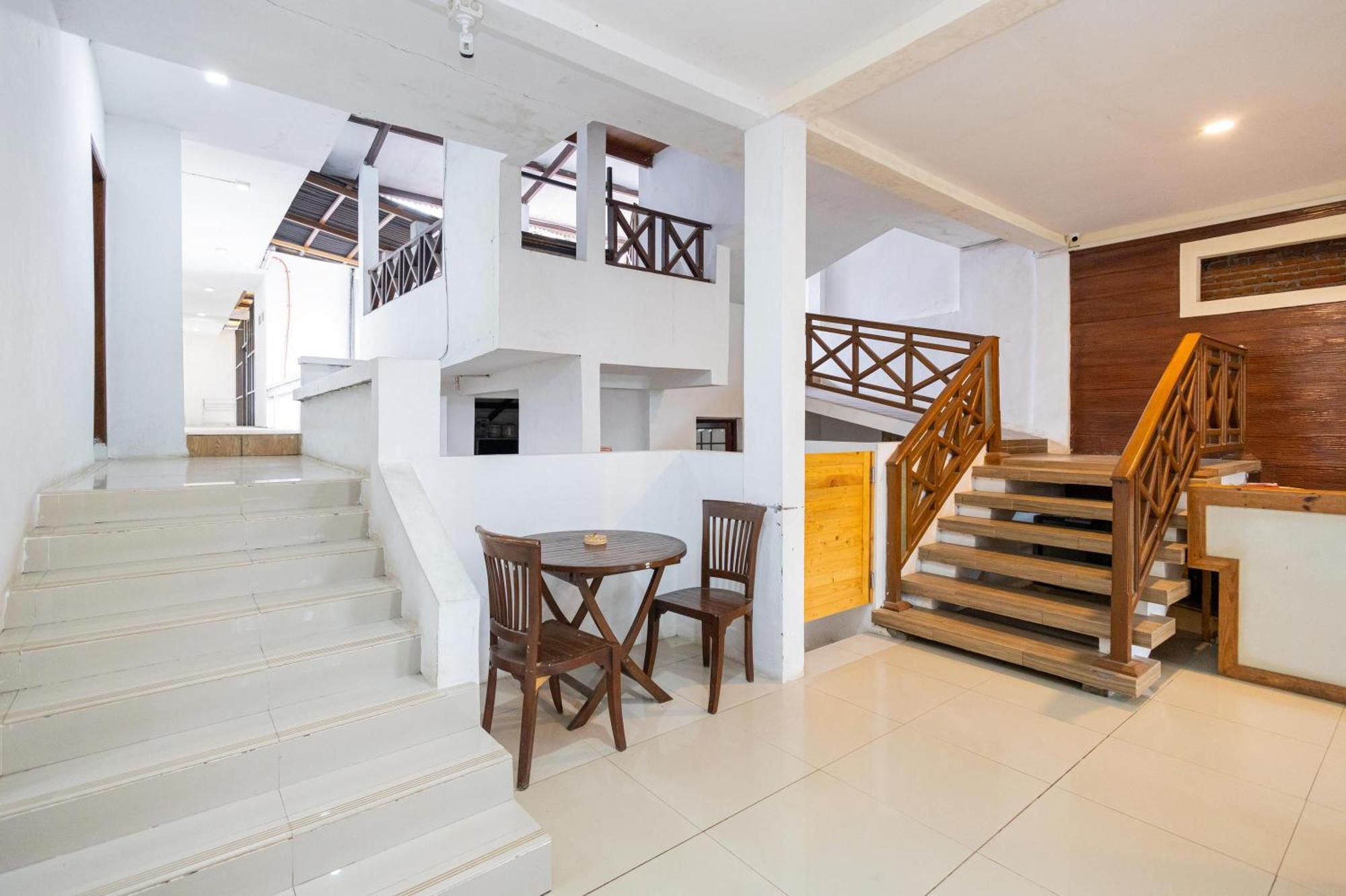 Wisma Djokorio Syariah Malang Exterior foto
