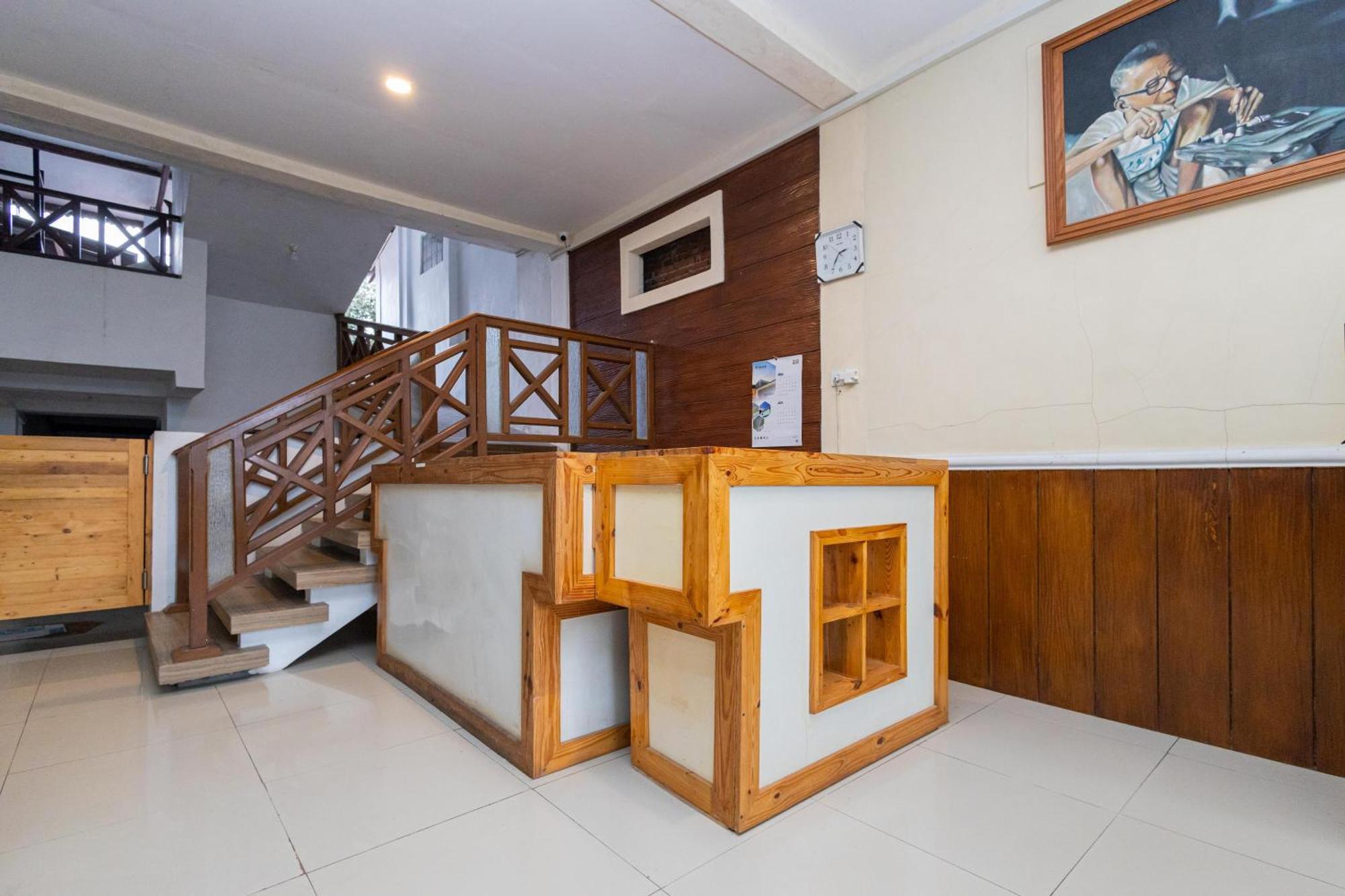Wisma Djokorio Syariah Malang Exterior foto